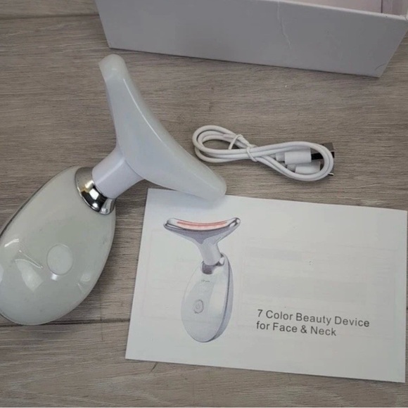 Intense Pulsed Light Wrinkle Reducing Instrument RED BLUE AND GREEN LIGHT - Picture 2 of 4